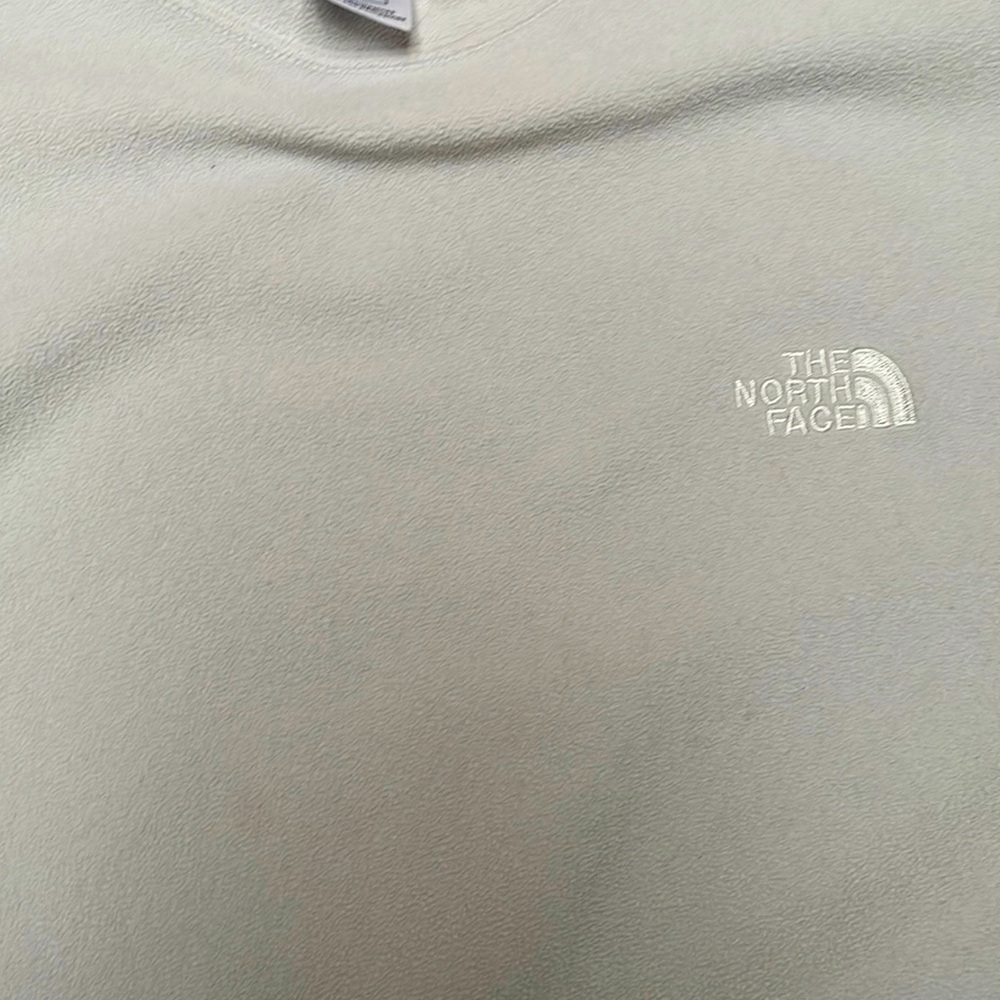 The north face long sleeve pretty much mint condition